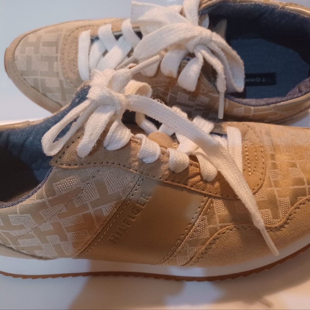 Tommy Hilfiger shoes 7.5M